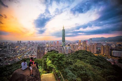 How to greet the dawn on the top of Elephant Mountain in Taiwan