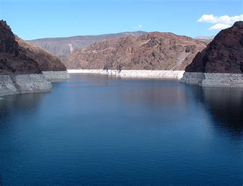 File:Lake Mead 1.jpg - Wikimedia Commons