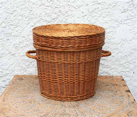 Round Wicker Basket with Handles Fitted Lid