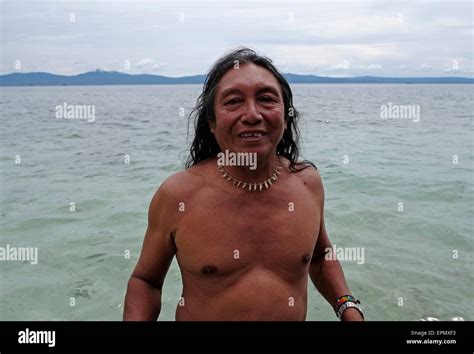 Man from the Guna people in the "Comarca" (region) of the Guna Yala natives known as Kuna ...