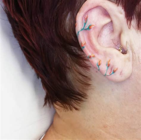 12 Awesome Helix Tattoos - Oddee