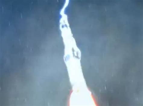 MétéoMédia - What happened when two bolts of lightning struck Apollo 12