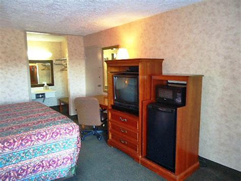 Motel 6 Durham - Prices & Hotel Reviews (NC) - TripAdvisor