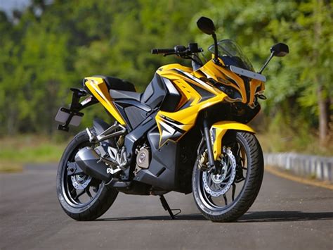 Bajaj Pulsar RS200 Review | ZigWheels.com