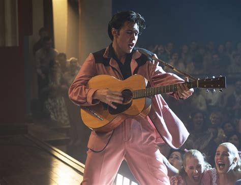 'Elvis' hails the King in lush Baz Luhrmann style