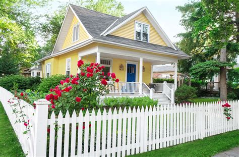 Everything You Need to Know about Picket Fences and Their Types - This Old House