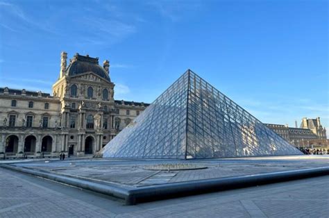 Mona Lisa First Viewing | Louvre Museum Semi-Private Tour - LivTours