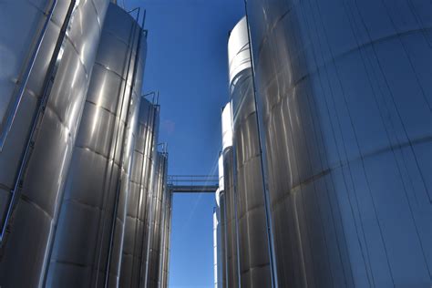 Containers in wineries: from jars to stainless steel tanks - Bodegas Paniza | Vinos de Cariñena ...