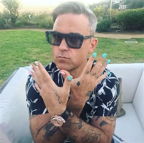 Robbie Williams tattoos list: Two Ronnies glasses, matching with Louis ...