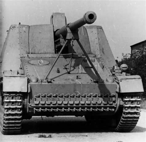 Nashorn 8,8cm PAK tank hunter SdKfz 164 front view | World War Photos