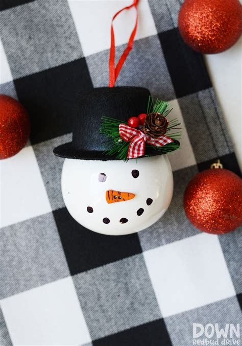 Snowman Ornament DIY | Easily make this adorable snowman ornament!