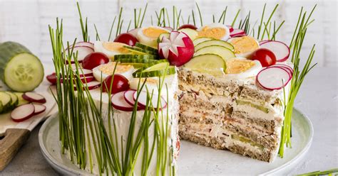 Sandwichtorte - mit Frischkäse und Lachs | Einfach Backen