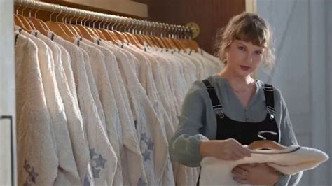 Capital One TV Commercial, 'Cardigan' Featuring Taylor Swift - iSpot.tv