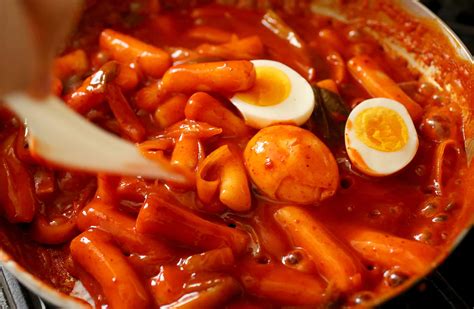 Korean food photo: Tteokbokki (Korean spicy rice cake) on Maangchi.com