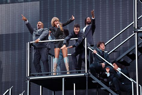 Taylor Swift Takes over Cincinnati - Concert Review - The Hot Mic