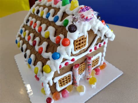 4 Places to Find the Perfect Gingerbread House on the East End | Edible ...