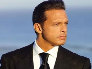 Luis Miguel biography, birth date, birth place and pictures