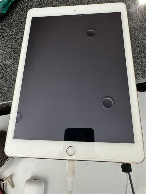 Apple iPad Air 2, 16 GB, Rose Gold WiFi for Sale in Oxnard, CA - OfferUp