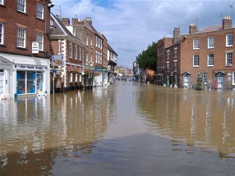 "Tewkesbury floods July 2007" by Terri Walton at PicturesofEngland.com