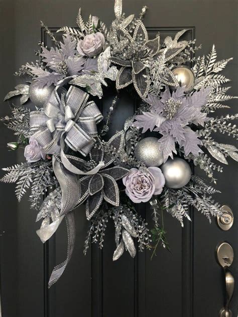 46 Elegant Winter Christmas Wreath Design Ideas To Compliment Your Door | Christmas wreaths ...