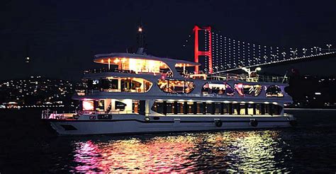 Istanbul: Bosphorus Dinner Cruise with Drinks & Turkish Show | GetYourGuide