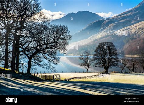 Lake and hills on a winter morning, Buttermere in the Lake District ...