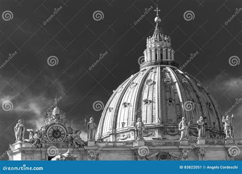 Architectural Close Up of the Dome of Saint Peter Basilica Editorial ...