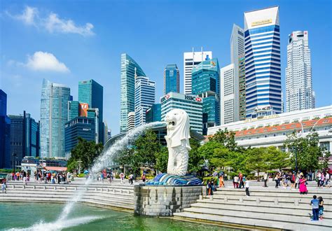 Merlion statue fountain in Merlion Park in Singapore, 2018 2010691 ...