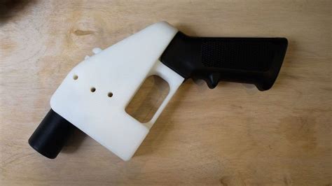 3D printed guns: Warnings over growing threat of 3D firearms - BBC News