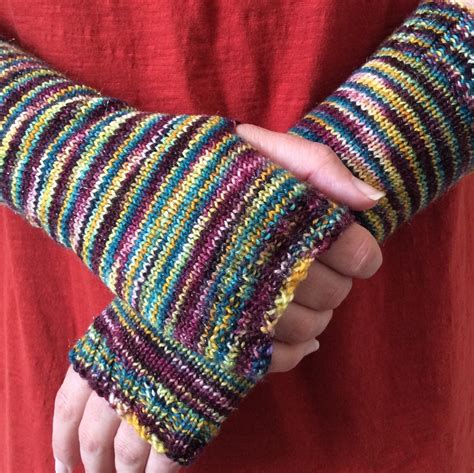 Easy Fingerless Mitts (Mittens): A Free Knitting Pattern - FeltMagnet