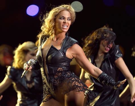 Beyoncé's Super Bowl Halftime Performance Summed Up in 5 GIFs | Total ...