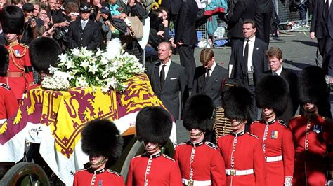 Princess Diana's Funeral Back In 1997 - Stars, die jung gestorben sind ...