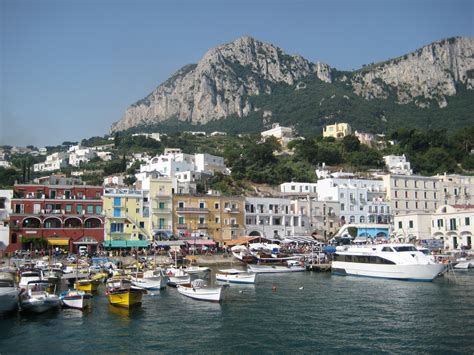Bestand:Capri coastline.jpg - Wikipedia