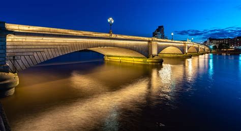 Putney Bridge. - Light Bureau