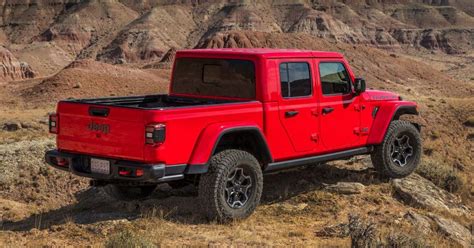 Jeep South Africa Launches the R1.2 million Gladiator bakkie powered by a V6 engine with crazy ...