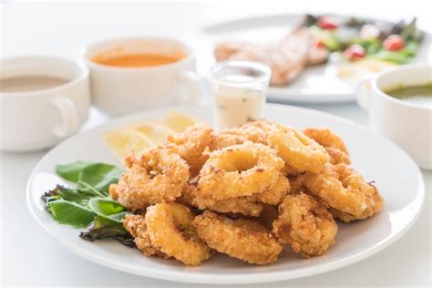 Free Photo | Fried squid (calamari rings)