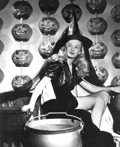 Veronica Lake in Publicity Photos for ‘I Married a Witch’ (1942 ...