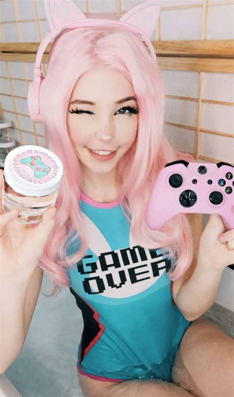 The Rise of the Gamer Girl Aesthetic and What it Means For Women - Eww ...