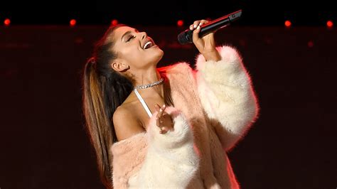 10 Best Ariana Grande Songs of All Time - Singersroom.com