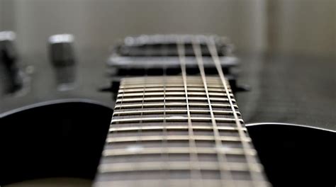 10 Best Electric Guitars Under $1000 in 2022 [Buying Guide]