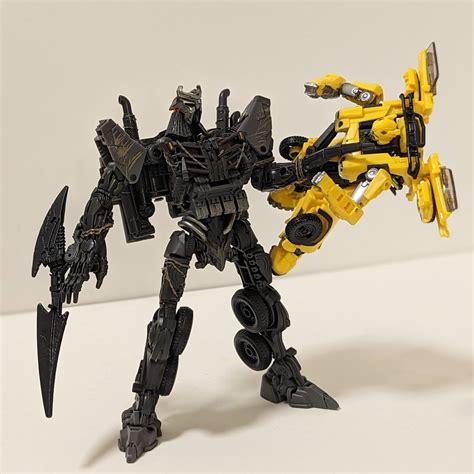 Transformers Rise of the Beasts Scourge Leaked With Full In-Hand Gallery – The Allspark