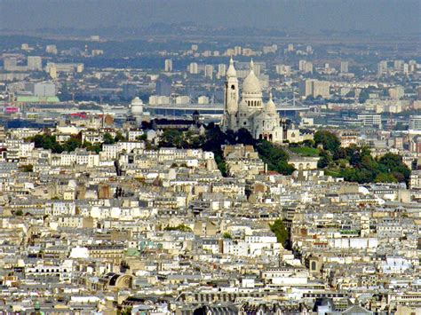 Discover the village of Montmartre in Paris - French Moments