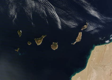 Sinsentido Obligatorio: Islas Canarias desde el espacio