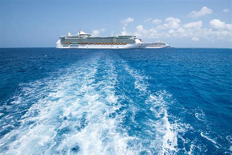 How Fast Do Cruise Ships Go?