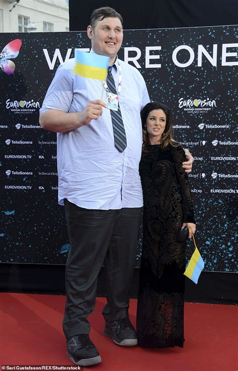 Tallest man in America, Igor Vovkovinskiy, dies of heart failure : r/tall