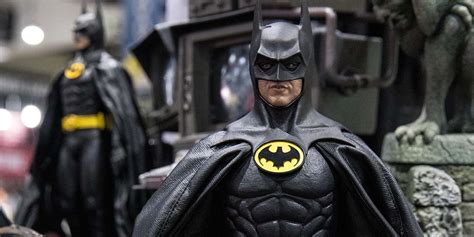 Michael Keaton's Batman Looms Large In His First Hot Toys Deluxe Figure