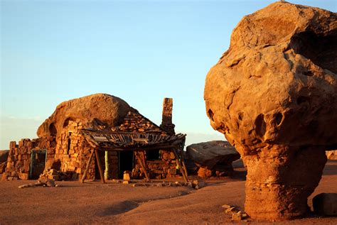 File:Stone House Vermilion Cliffs.jpg - Wikimedia Commons