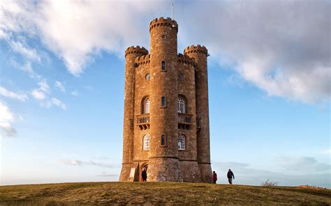 8 great Cotswold Way circular walks