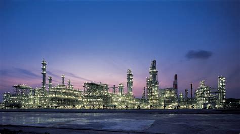 Fire Extinguished at Shell's 500,000 bpd Refinery in Singapore