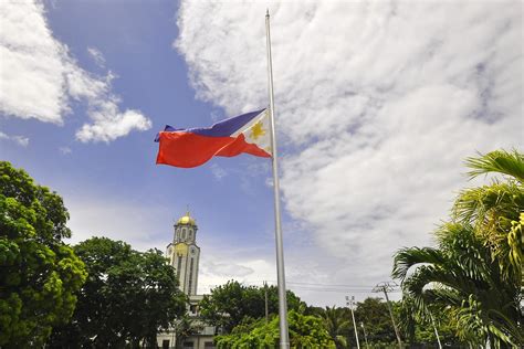 Flags fly half-mast as Philippines mourns Noynoy Aquino's death